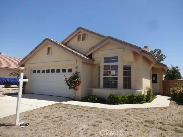 19595 IRONSIDE DR, APPLE VALLEY, CA 92308, photo 1 of 25