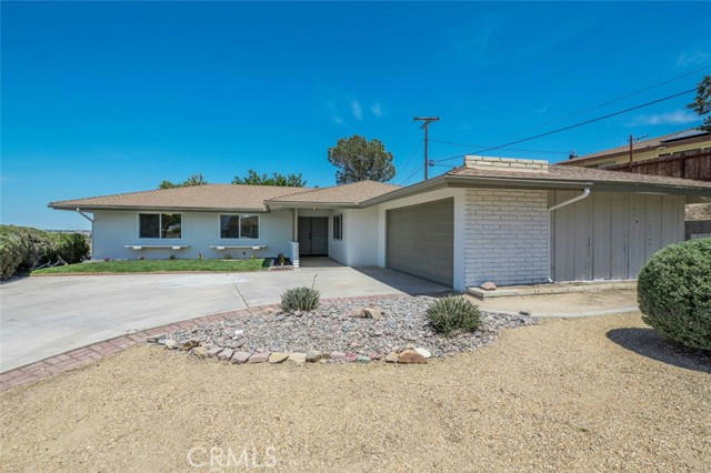 15060 YAQUI RD, APPLE VALLEY, CA 92307, photo 1 of 17