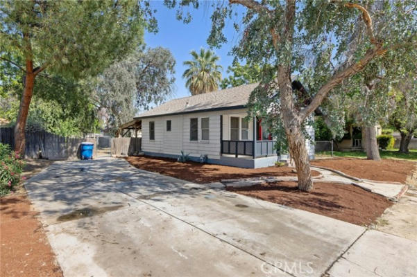 630 OLIVE ST, BAKERSFIELD, CA 93304, photo 2 of 32