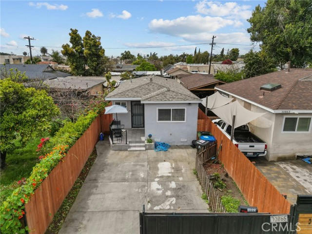10865 WEIGAND AVE, LOS ANGELES, CA 90059, photo 1 of 11