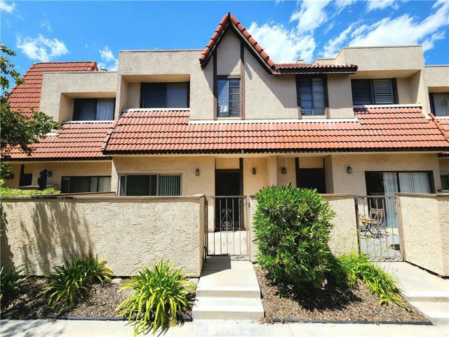 27629 NUGGET DR APT 2, CANYON COUNTRY, CA 91387, photo 1 of 16