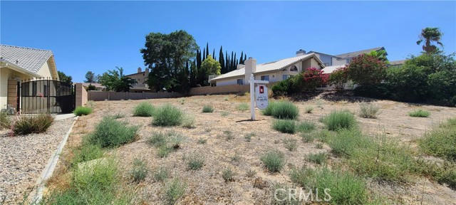 17795 VISTA POINT DR, VICTORVILLE, CA 92395, photo 4 of 10