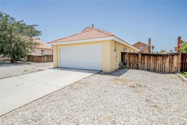 13184 OBERLIN AVE, VICTORVILLE, CA 92392, photo 3 of 40