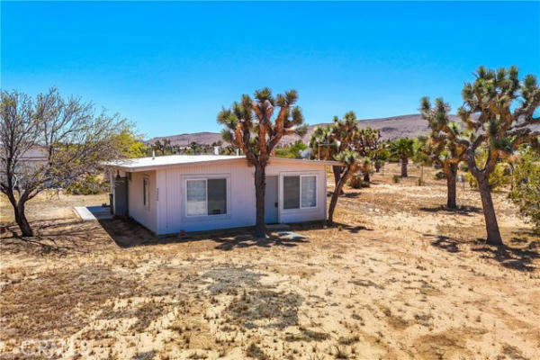 56755 BREEZY LN, YUCCA VALLEY, CA 92284, photo 4 of 55