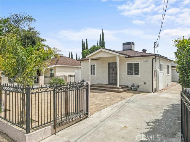 6652 NAGLE AVE, VAN NUYS, CA 91401, photo 1 of 30