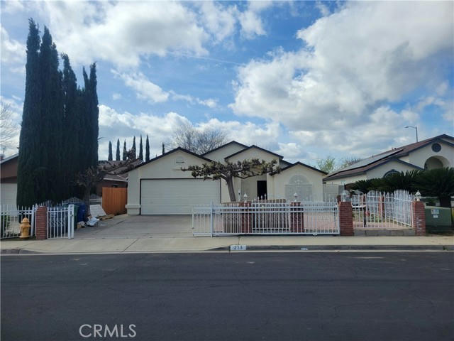 213 KELLY AVE, PARLIER, CA 93648, photo 1 of 34