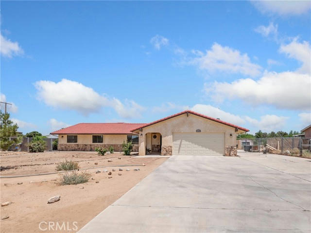 11759 MOHAWK RD, APPLE VALLEY, CA 92308, photo 1 of 30