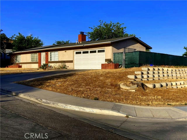 13686 WESTWOOD DR, VICTORVILLE, CA 92395, photo 1 of 38