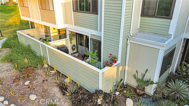 27128 HIDAWAY AVE UNIT 4, CANYON COUNTRY, CA 91351, photo 3 of 35