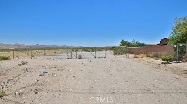 9351 CAMP ROCK RD, LUCERNE VALLEY, CA 92356, photo 3 of 49