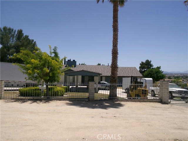13890 PAMLICO RD, APPLE VALLEY, CA 92307, photo 1 of 28