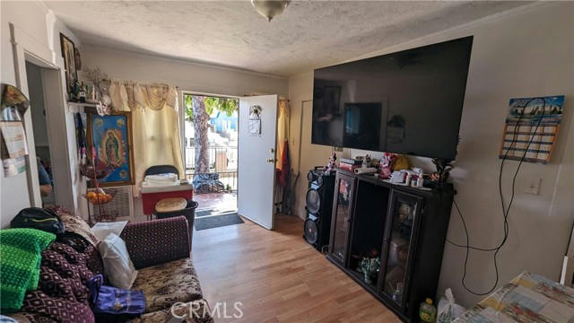 905 W 60TH ST, LOS ANGELES, CA 90044, photo 4 of 22